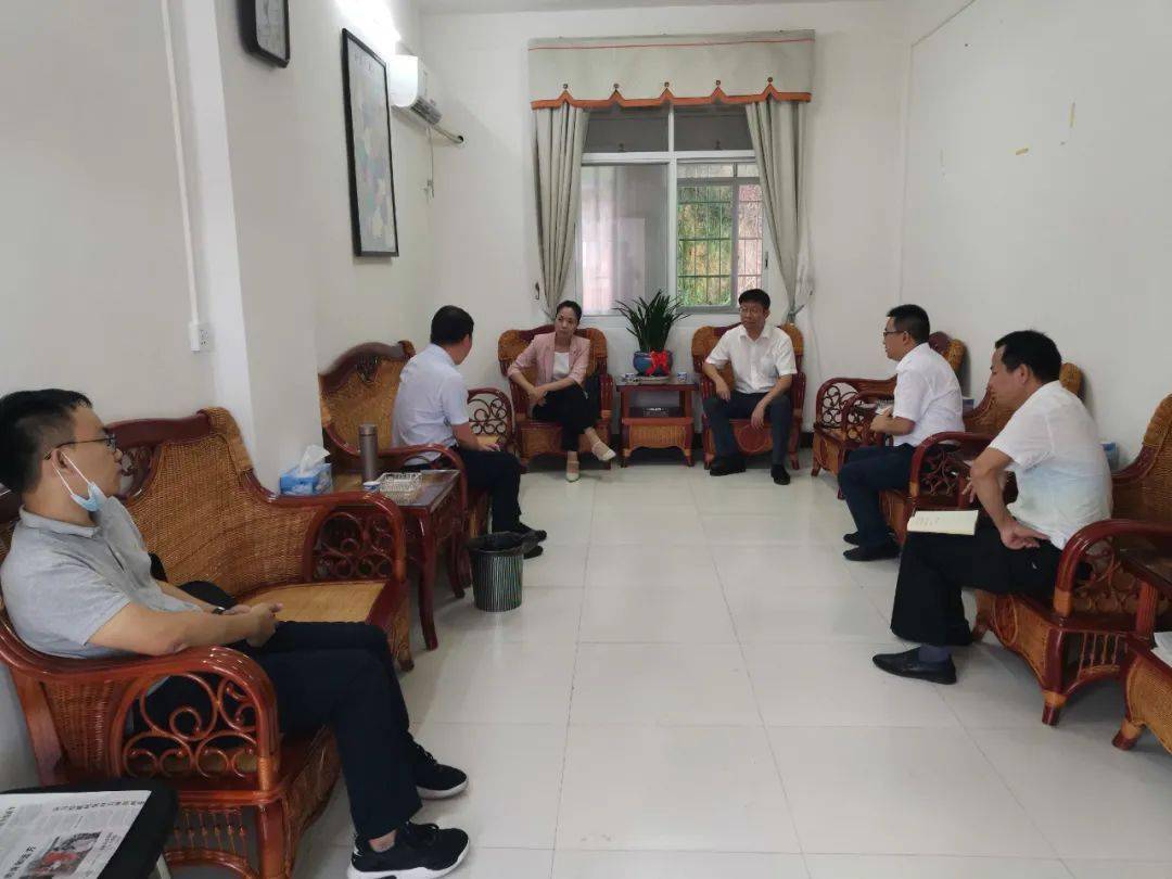 朱鑫华,钟友华在富城乡调研指导疫情防控和疫苗接种工作24日下午,会昌