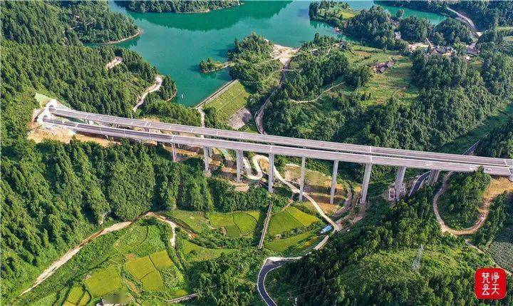 2021年8月22日拍摄的贵州省玉(屏)石(阡)高速公路.