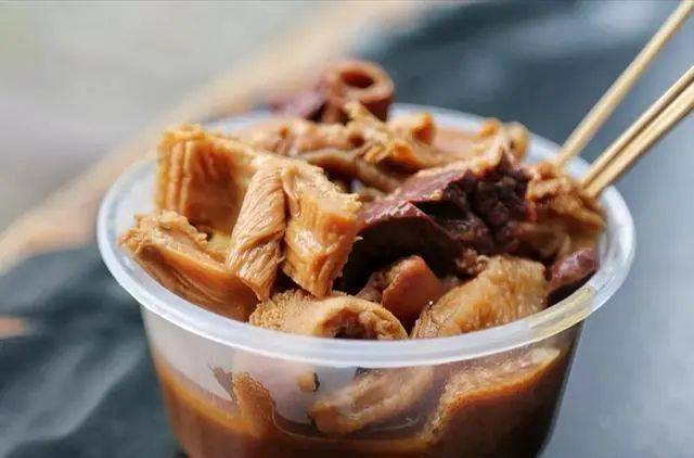 金花街这家三十年老牌牛杂档,吃到了嘴刁荔湾街坊最中意的牛杂汤