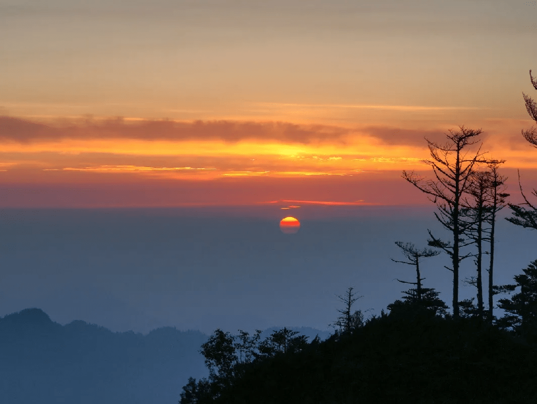 这个秋天,来西岭看第一场日出