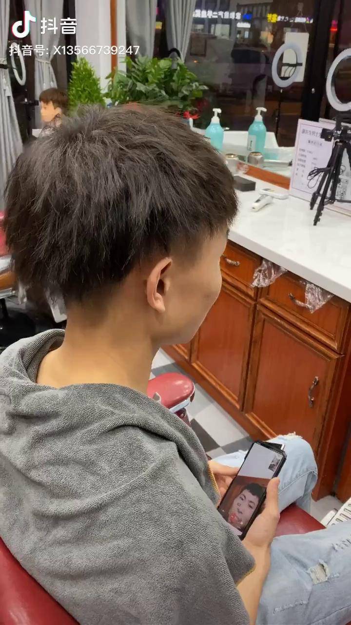 锡纸烫飞机头这个碎盖不知道是不是在中山校长那里学的越夜越武林