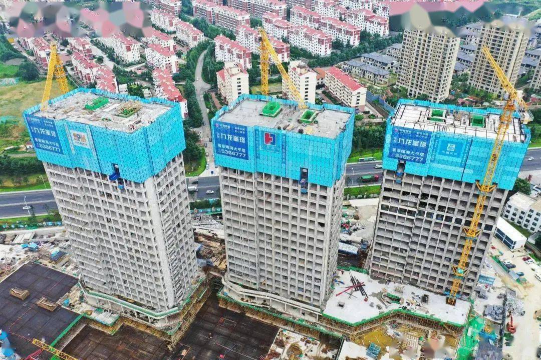 北方公司威海华发九龙湾中心cbd项目2#soho公寓楼机房层浇注完成,标志