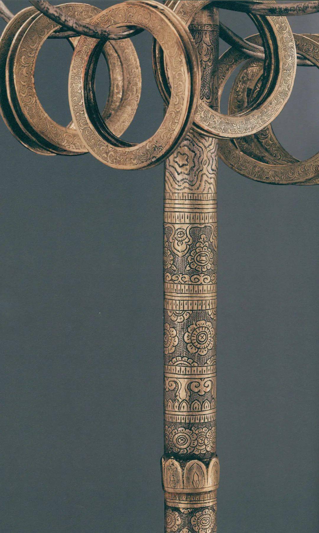 唐 迎真身银金花双轮十二环锡杖法门寺博物馆藏唐 鎏金珍珠璎珞装银捧