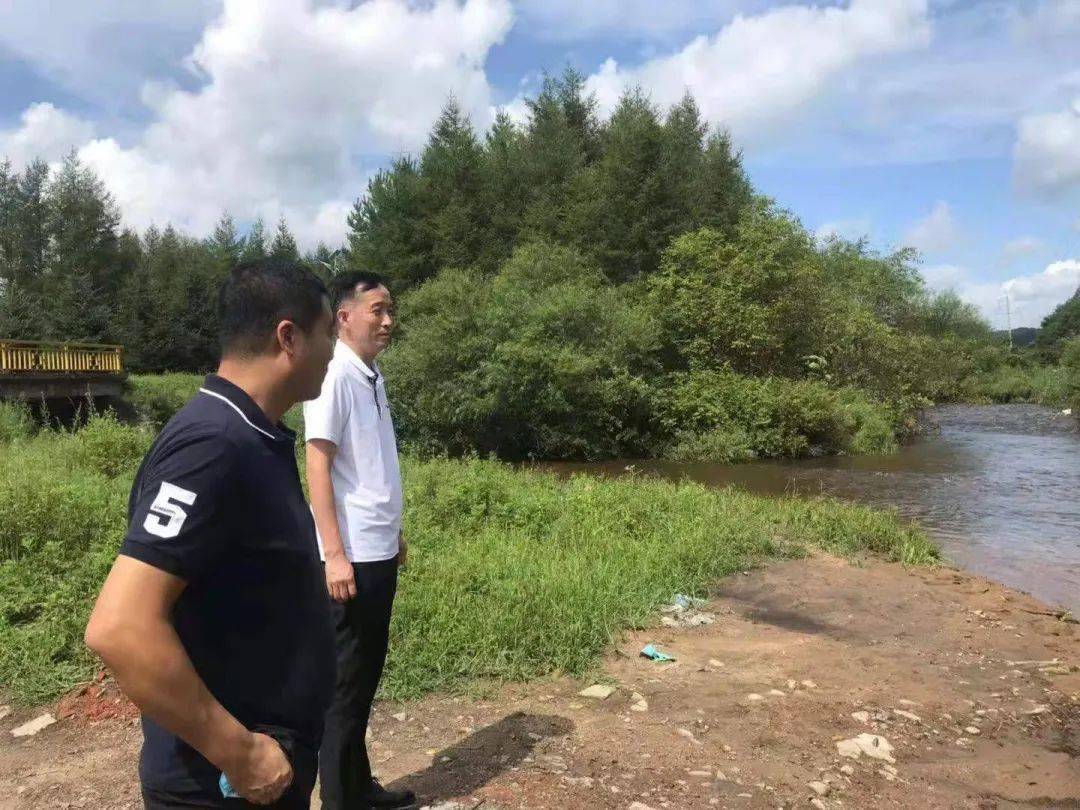 作为广大党员干部践行"我为群众办实事"的主考场,县委书记安东,县长