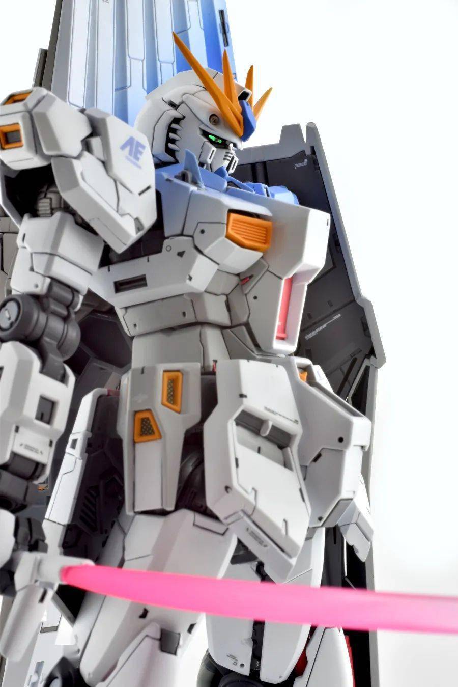 漂亮渐变风格的rg九龙牛高达