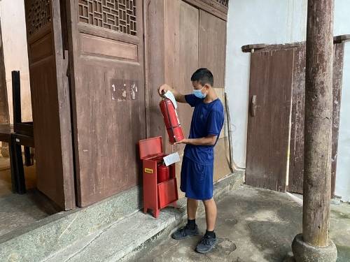 春江消防救援站深入辖区重点单位龙门古镇开展熟悉工作
