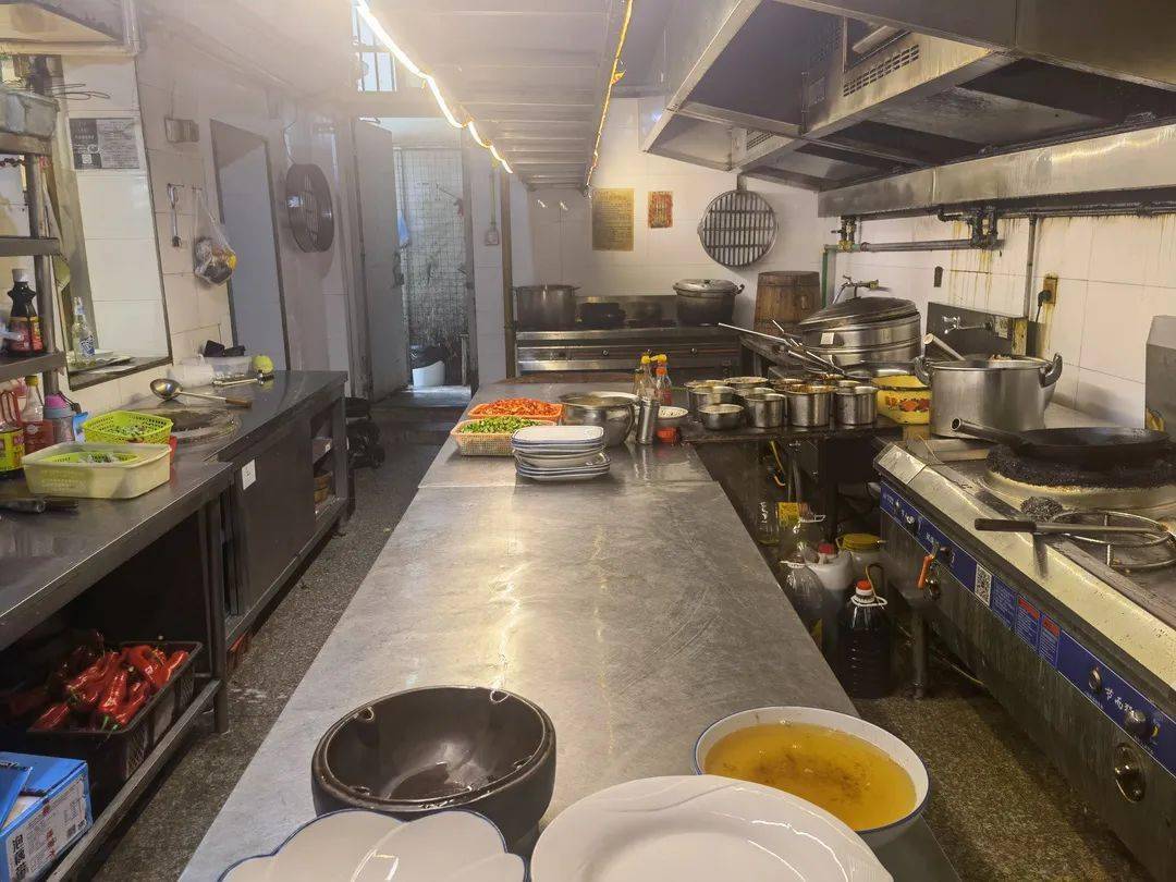 这家面馆后厨被曝光衢州持续发布红灰榜