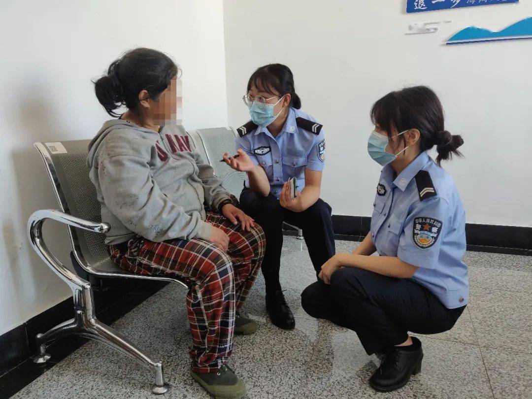 女警警绳训练图片