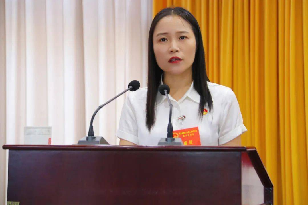 镇行政负责人徐敏代表周王庙镇人民政府向大会作2021年上半年工作报告