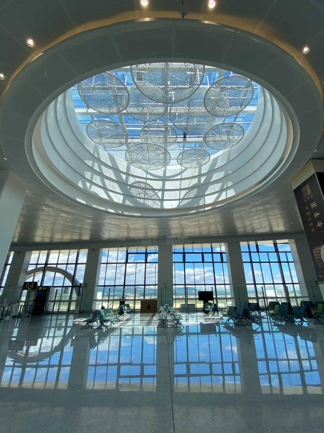 美化 "城市窗口",保山机场以创建市级示范点为契机,结合新航站楼的