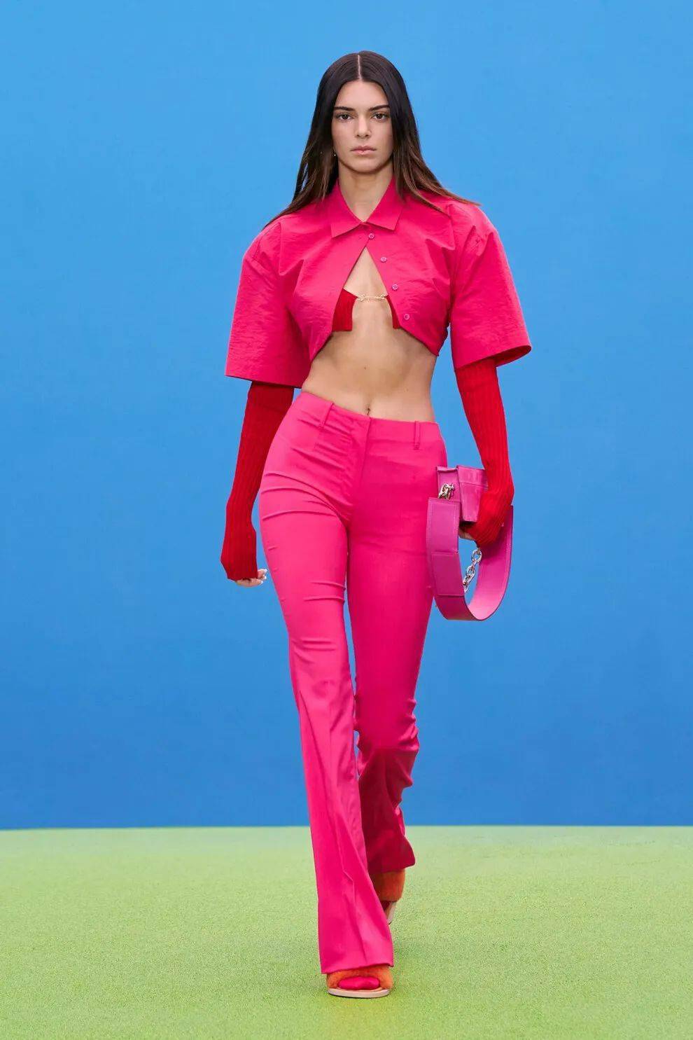 服装|红色和粉色是 2021/22 秋冬最流行的组合