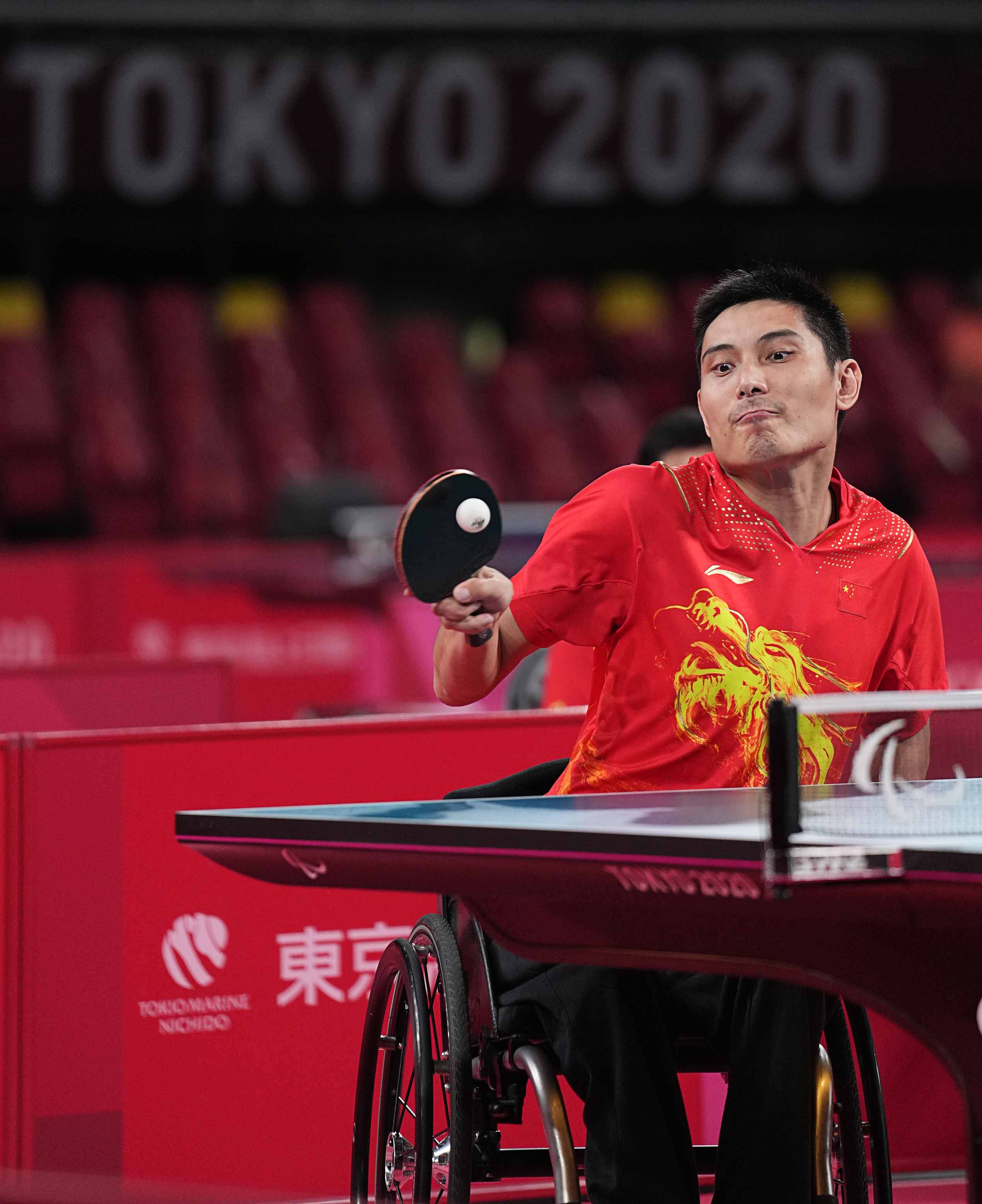 乒乓球——冯攀峰夺得男单3级冠军