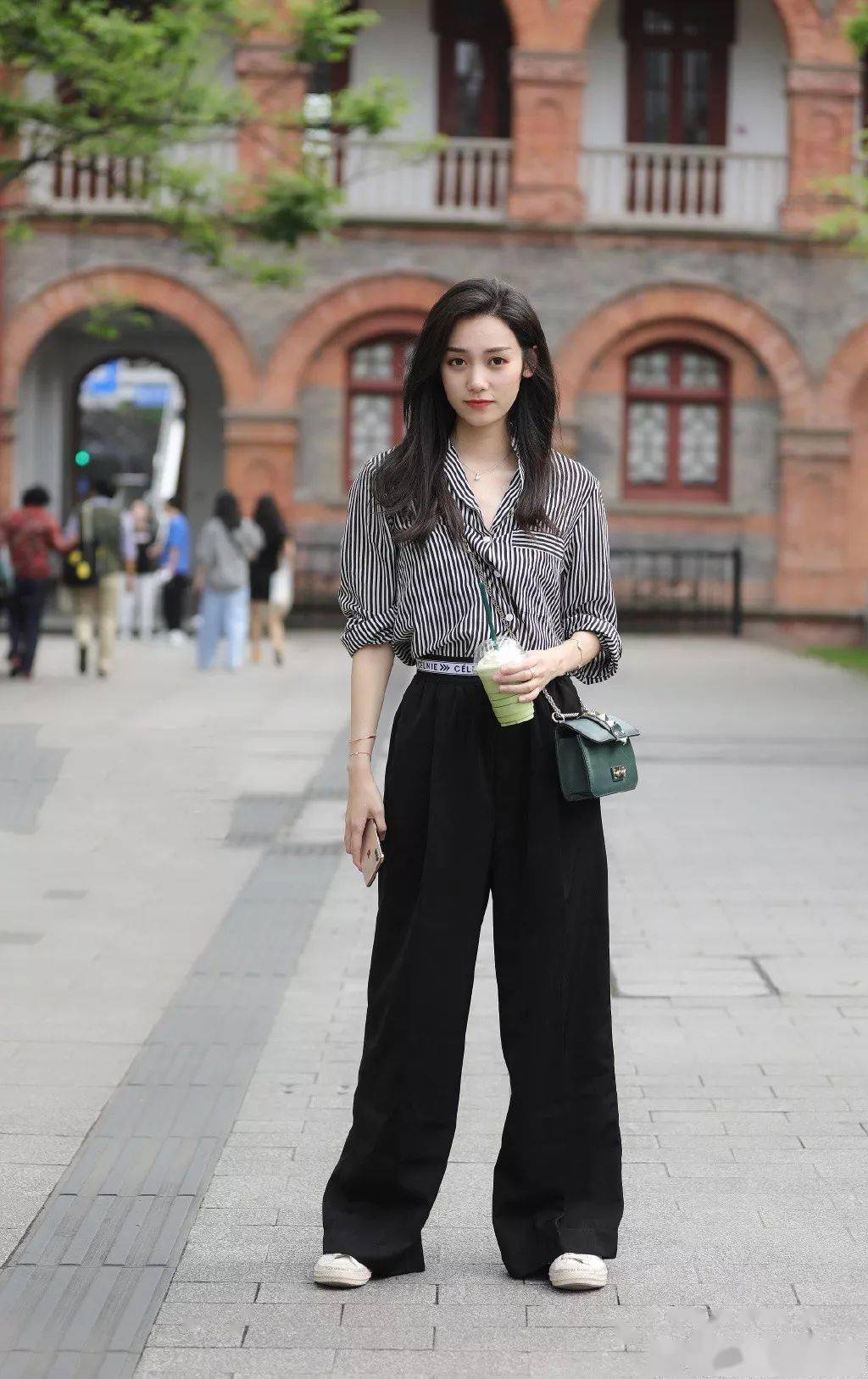 视觉|“衬衫 + 阔腿裤”才是真爱CP呀，夏末初秋就这样穿!