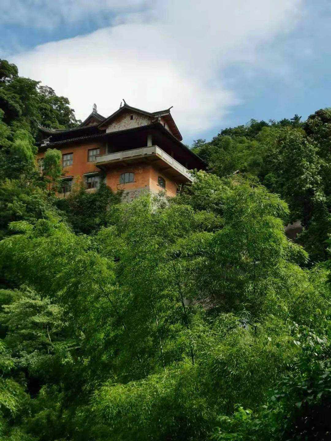 日程安排1早上800出发从仙居县到国清寺预计1个半小时车程;2上午