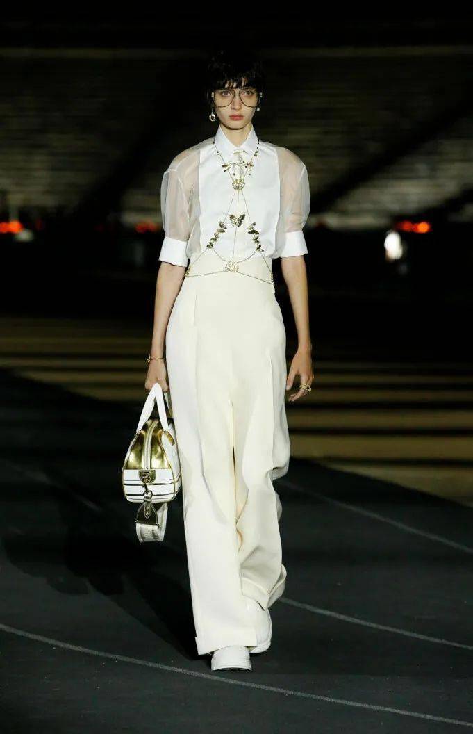 视觉|“衬衫 + 阔腿裤”才是真爱CP呀，夏末初秋就这样穿!