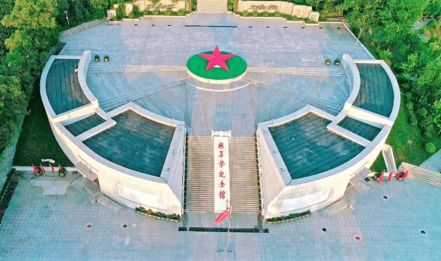 杨子荣纪念馆俯瞰图此外,在研发旅游文创纪念品,丰富经营业态方面