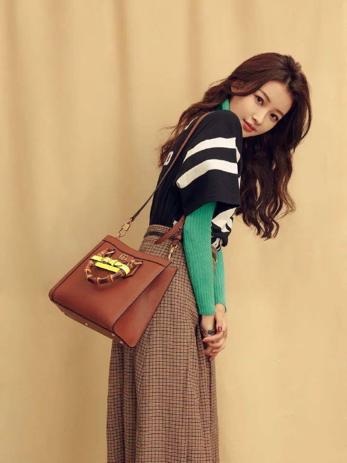 棕色|秋天背什么包?跟着这些明星抄作业就成!