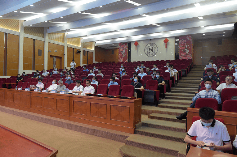 投资建设部主任魏建军,上海市道路运输管理局设施运行处处长朱华勇