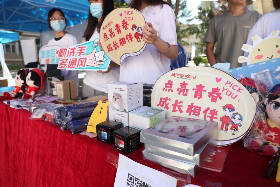 又到开学季长春理工大学迎新现场直击美丽的遇见是寻光而来的你们