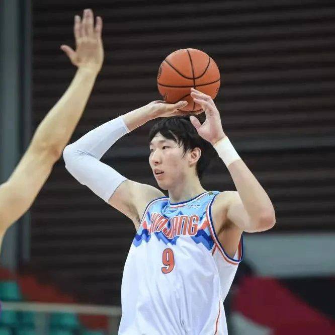 周琦宣布退出CBA新赛季,背后的原因为何?_新疆