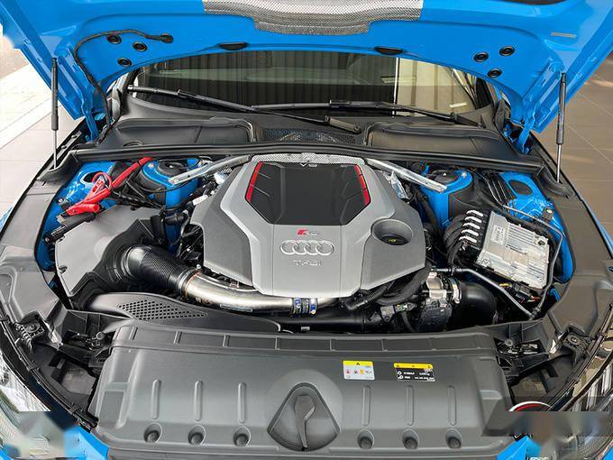 9t v6双涡轮增压发动机,最大功率为331kw,峰值扭矩600n·m.