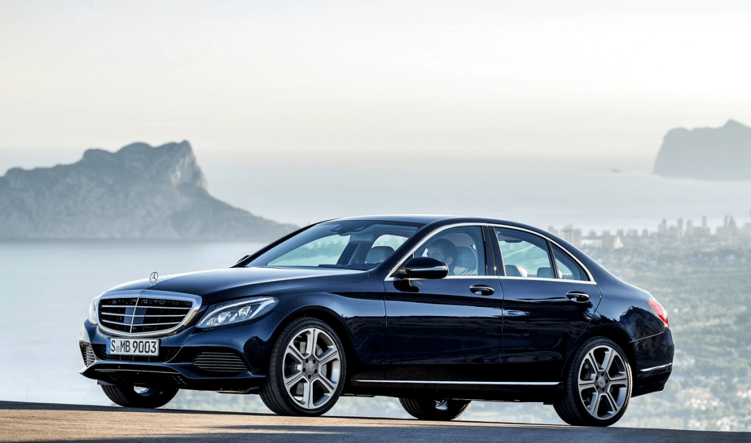 代号为w205的第四代奔驰c级,无疑是梅赛德斯-奔驰最为成功的作品之一