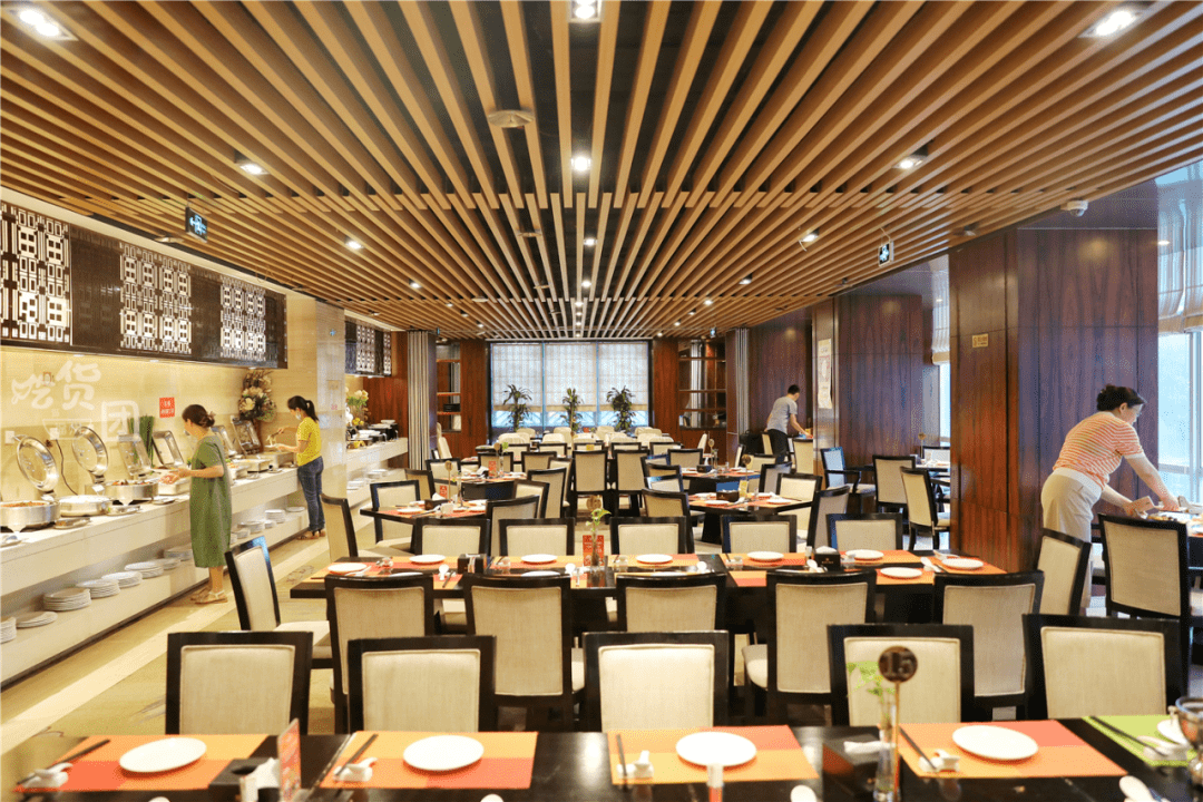 星级酒店自助餐来了,海鲜火锅铁板.100 菜品畅吃!