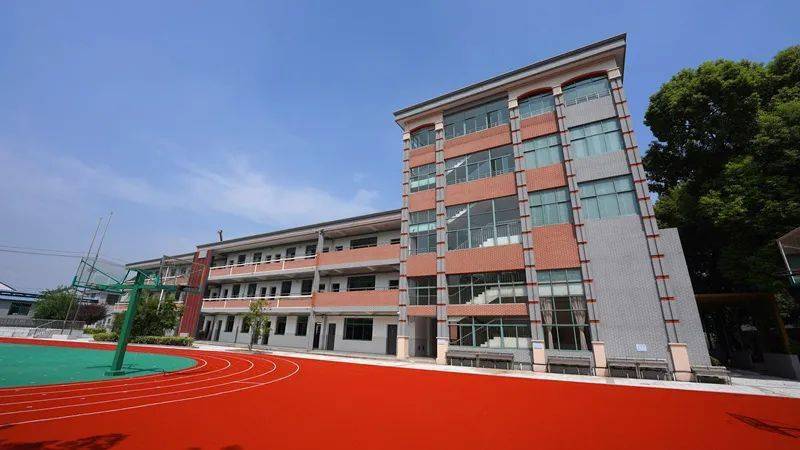 无锡市南长街小学因学区生源激增,总校区已无法容纳,为此区教育局将原