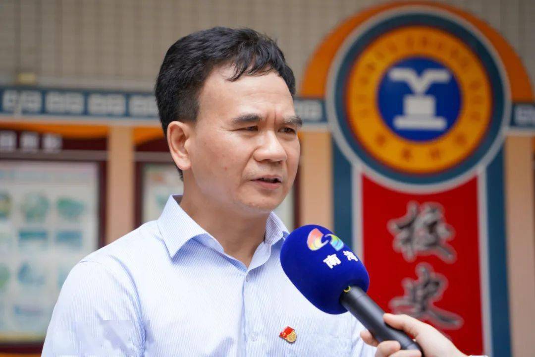 里水中学校长吴维表示,在新学年,里水中学将以"四全"理念为指导,落实