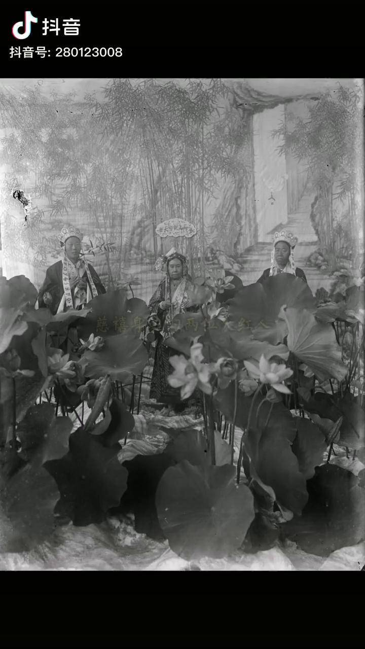 角色扮演约1903年李莲英崔玉贵在陪慈禧扮南海观音
