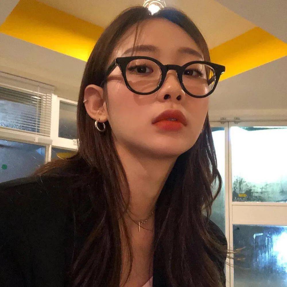 女生头像丨我年轻又年老连灵魂都无聊至极