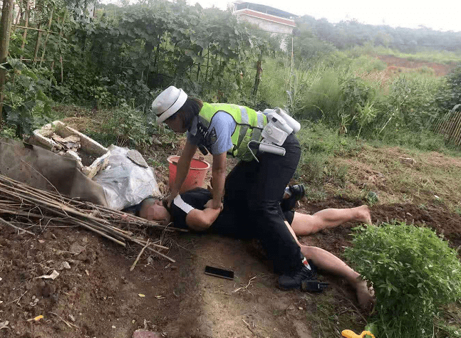 桂林这名女交警太厉害了一个过肩摔抓住猛男要火了