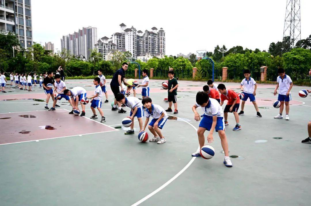 江门紫茶中学学生图片