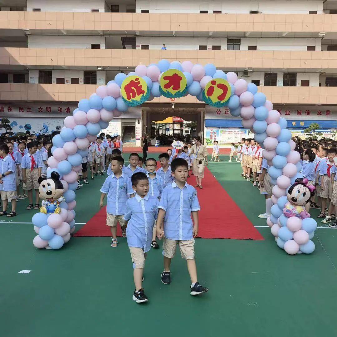 刚刚,记者从黄石各学校拍到……_中小学