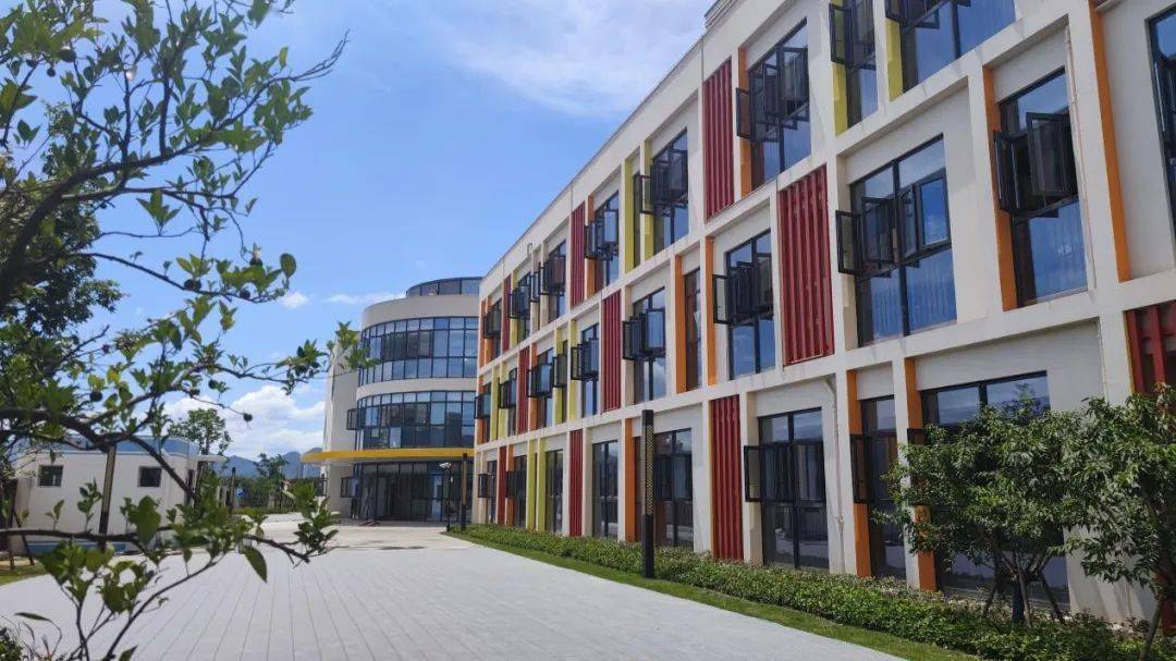 南浦安置区块配套幼儿园位于奉化区江口街道,总建筑面积5890平方米.