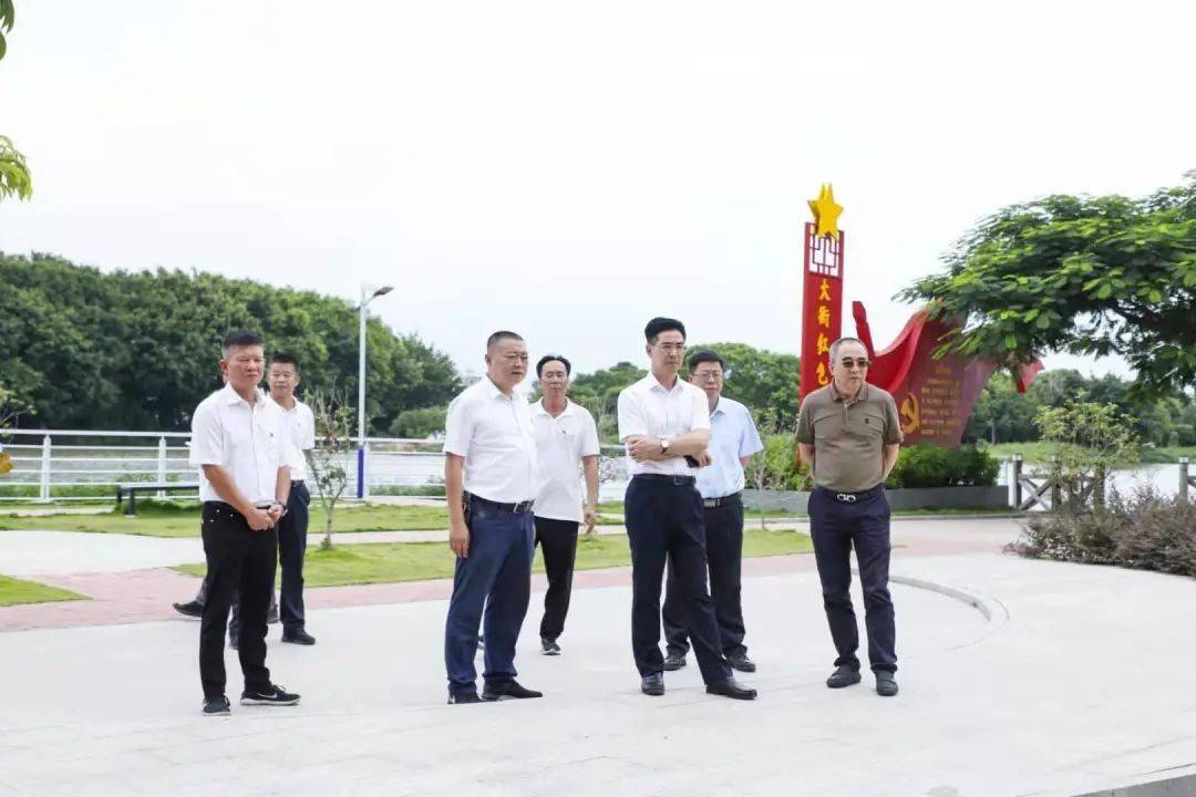 龙湖区委书记到外砂街道,龙华街道调研.