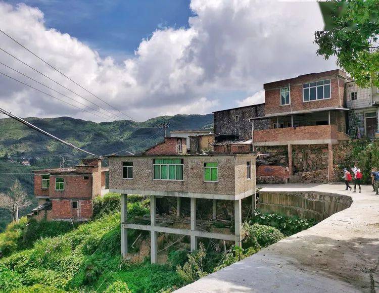 厦门游客到大坪乡香仑村仑山竹园溪溯溪