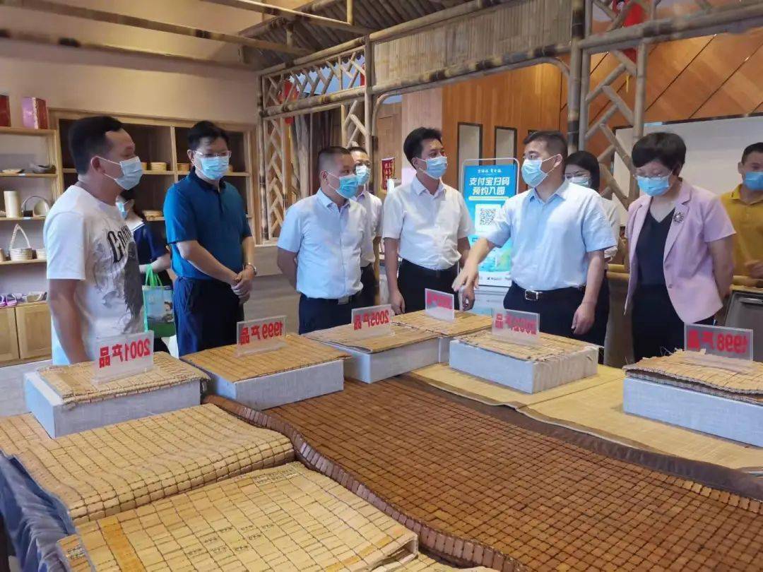 市政府简洪坤副市长一行到小池镇督导景区安全管理工作