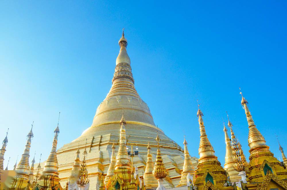 女生的叫"隆基";男生叫"布梭",均是缅甸语发音哟