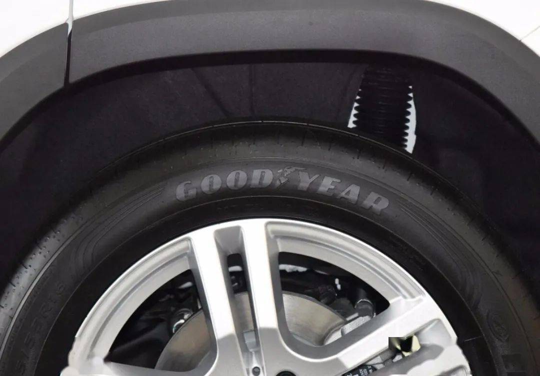 抓地力最好的轮胎性能 8c71b660d1674d92bc10e20f5c938254.jpeg