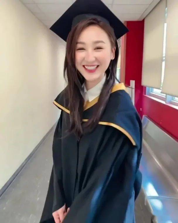 高海宁时光倒流10年前 变回长发散发少女味