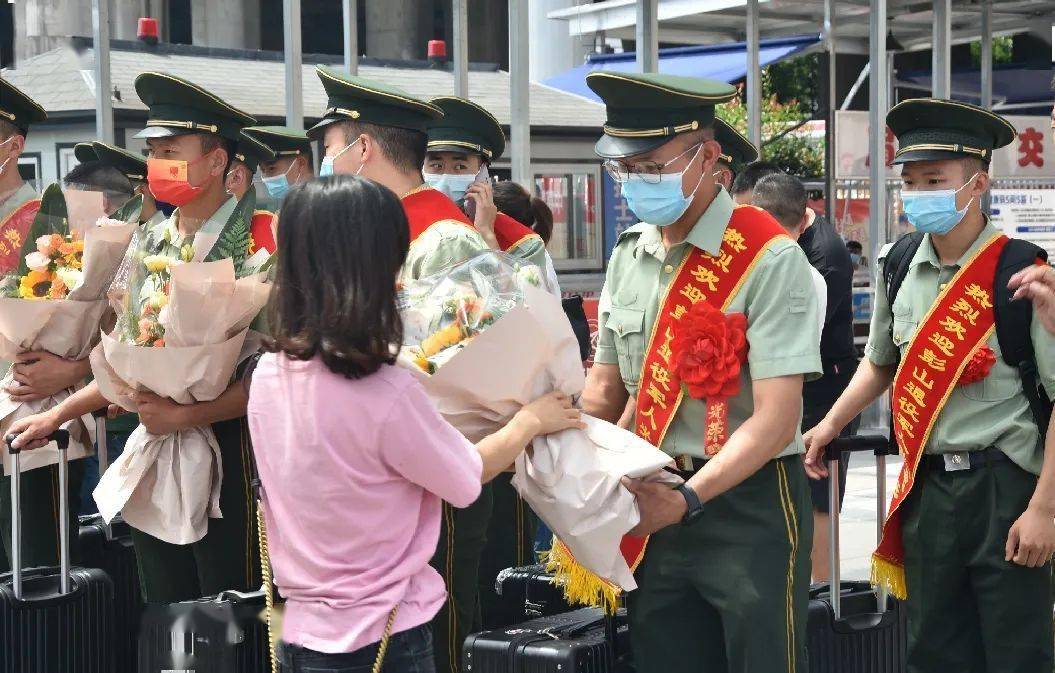 又是一年退伍季，眉山老兵们，我们接你回家！
