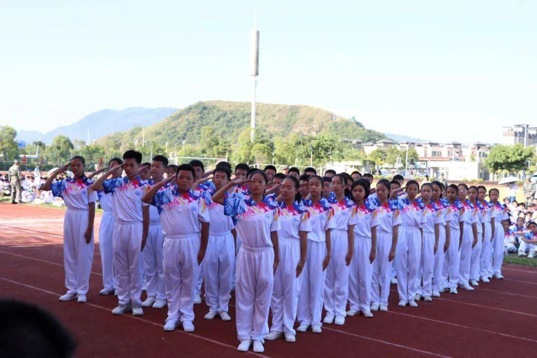 英姿飒爽致青春——记柳州铁一中学(初中部),柳州崇远中学新生军训