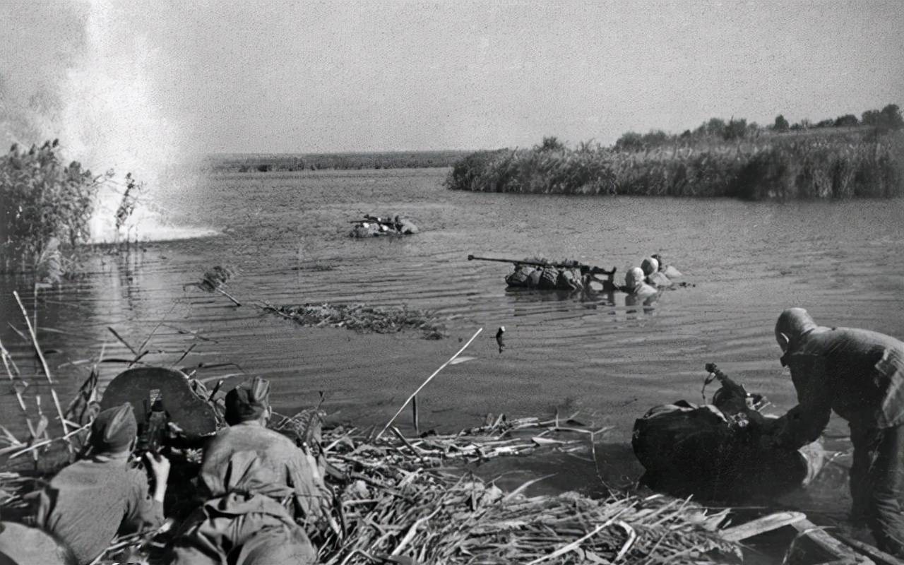 第聂伯河战役苏军泅渡战役初期,德军从顿涅茨克等地不断后撤,最终撤退