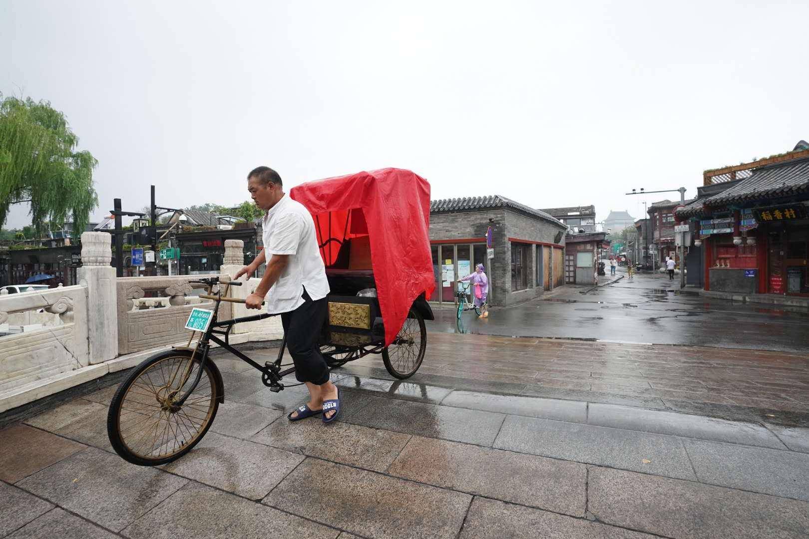 梦境解析，雨中黄包车——记忆的涟漪与情感的共鸣