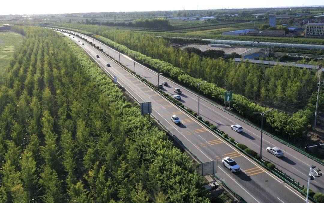 生态交通满目翠 摄于侯平高速公路运城东绿色交通美如画 摄于侯平高速