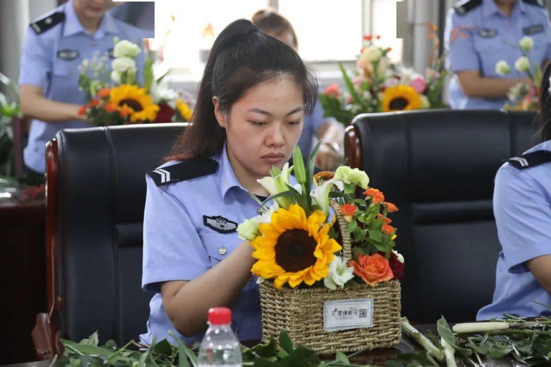 乘風破浪警上添花海勃灣區公安分局組織開展女警心理健康輔導暨警上添