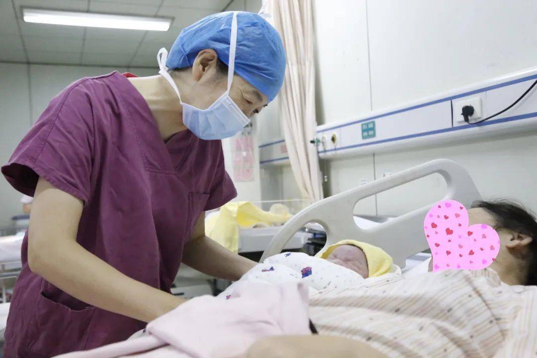 这抹城阳红陪着我们成为妈妈城阳区人民医院产科专家方建红带领无数孕