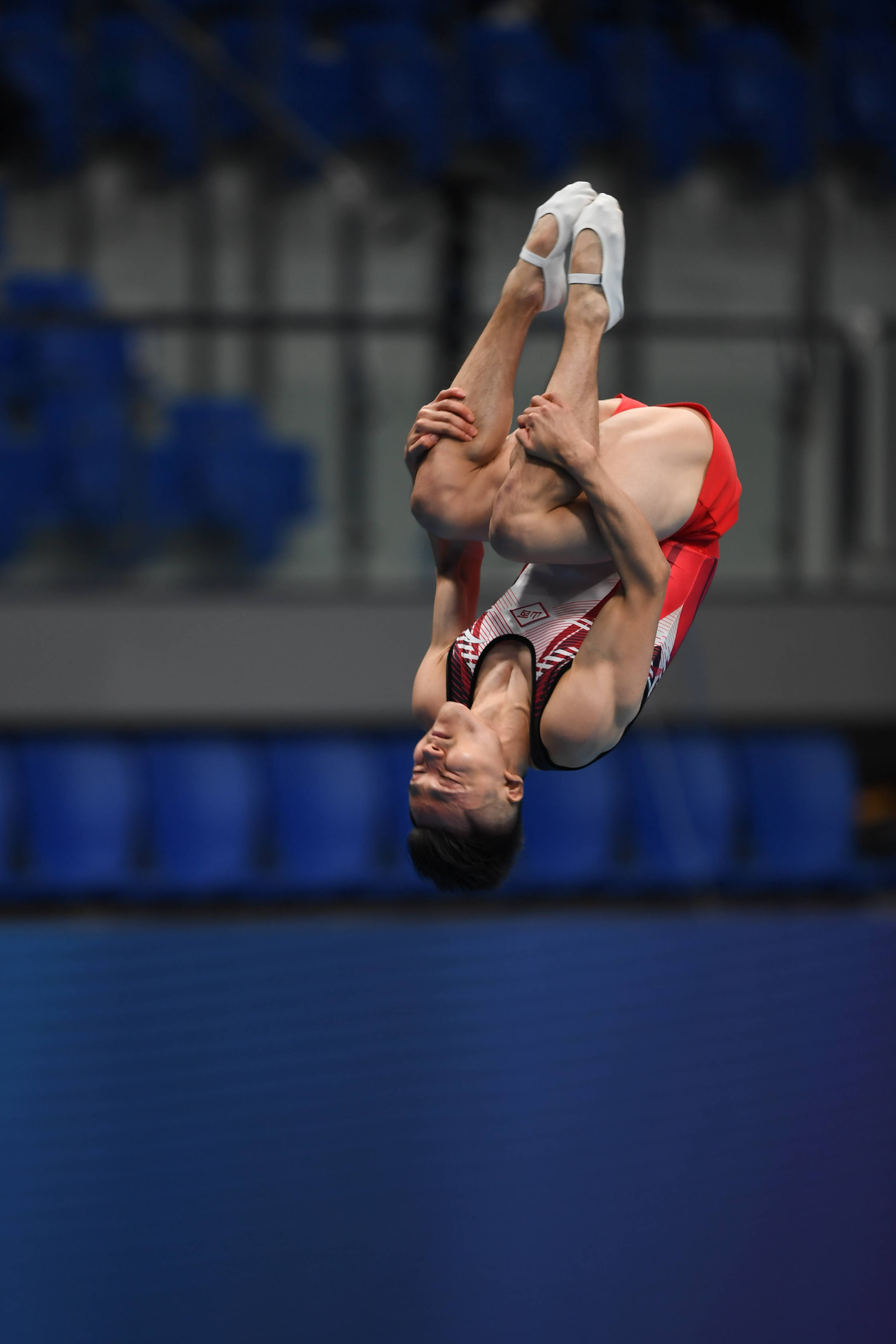 蹦床——董栋晋级男子个人决赛_新华社