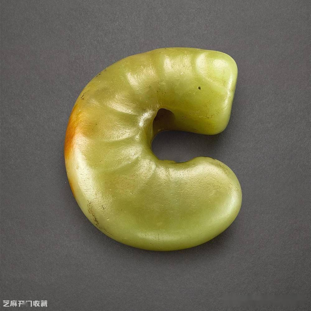 其地位不可小看,而到了红山文化的后期,玉器是国家权力的象征,比如